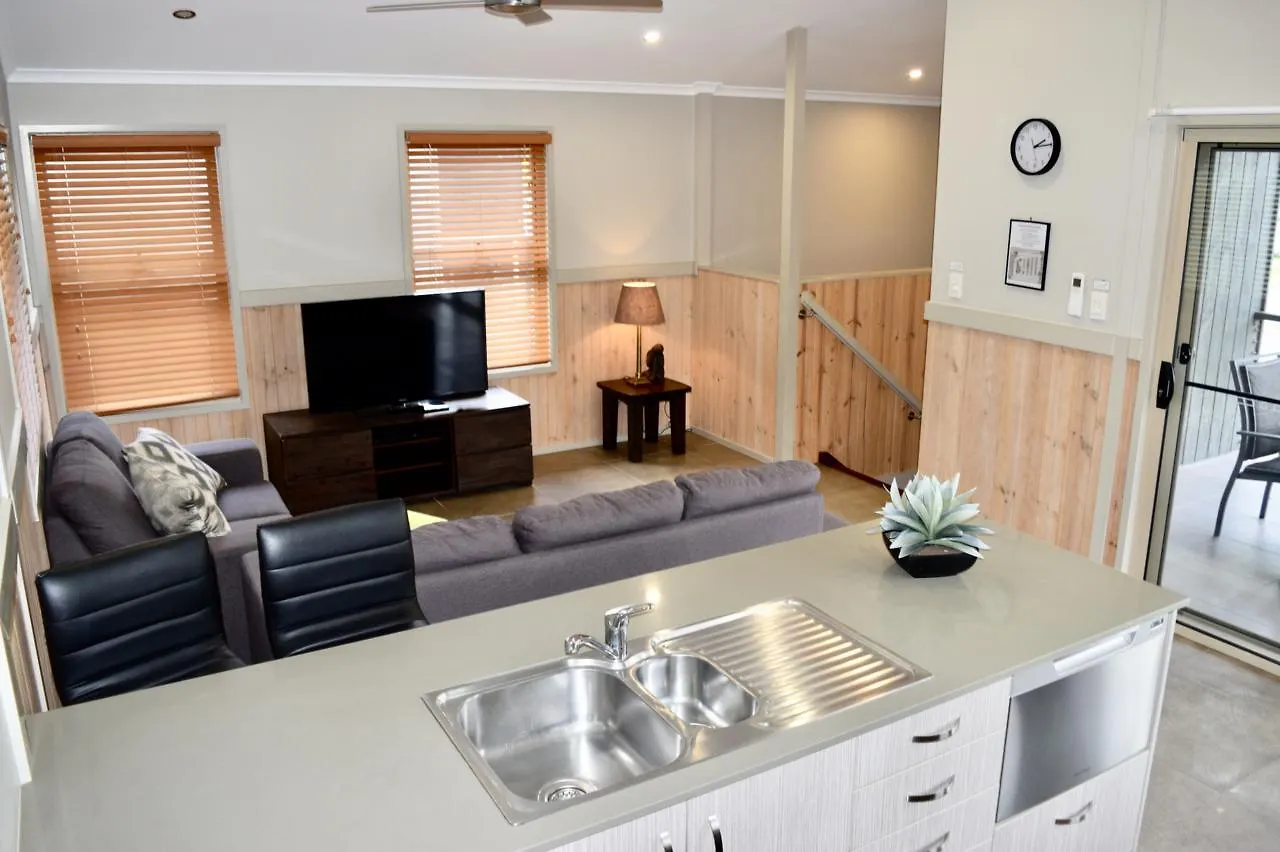 ****  Cairns Crystal Cascades Holiday Park Австралия